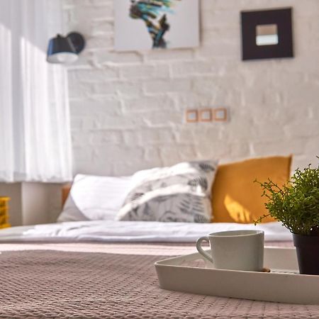 Яскраві Апартаменти √ Wi-Fi √ Кава √ 2Хв П.Олександрія Bila Zerkwa Exterior foto